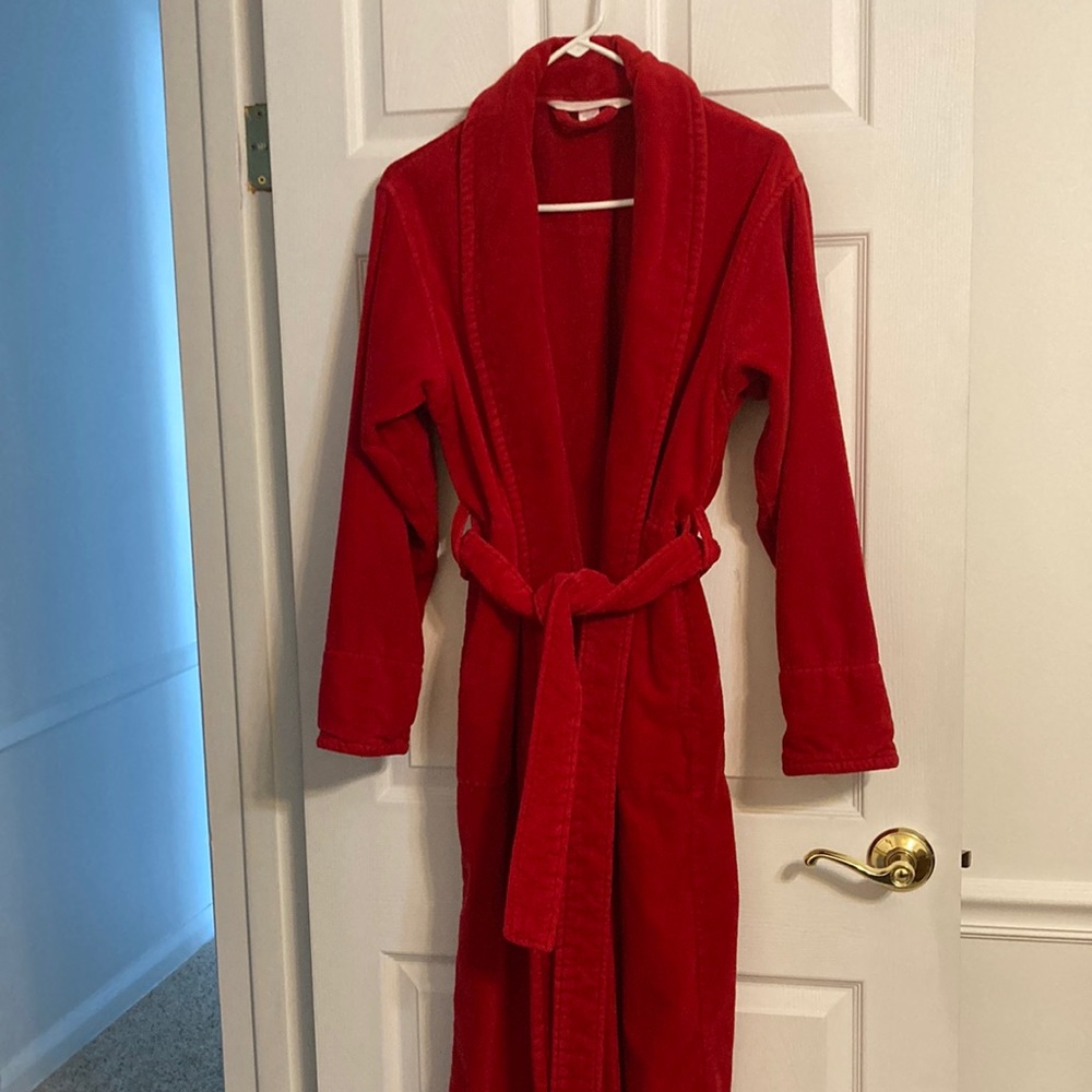 EUC Barely worn.Just right in this cold weather.Ankle length.Heavy terry cloth.